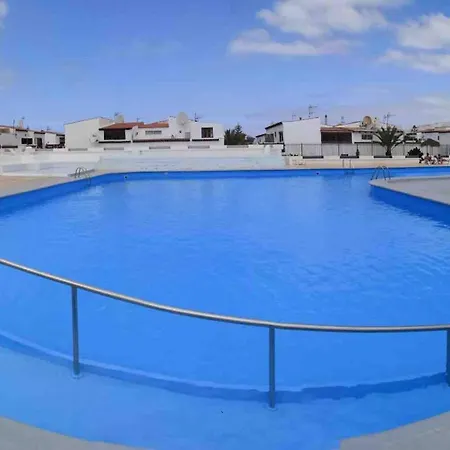 Modern In Shared Pool 65 M² アパート コスタ・デル・シレンチオ