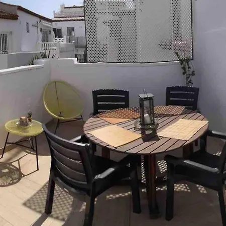 Modern In Shared Pool 65 M² アパート