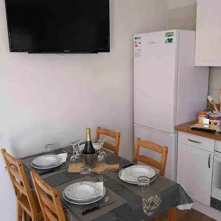 شقة Modern In Shared Pool 65 M²